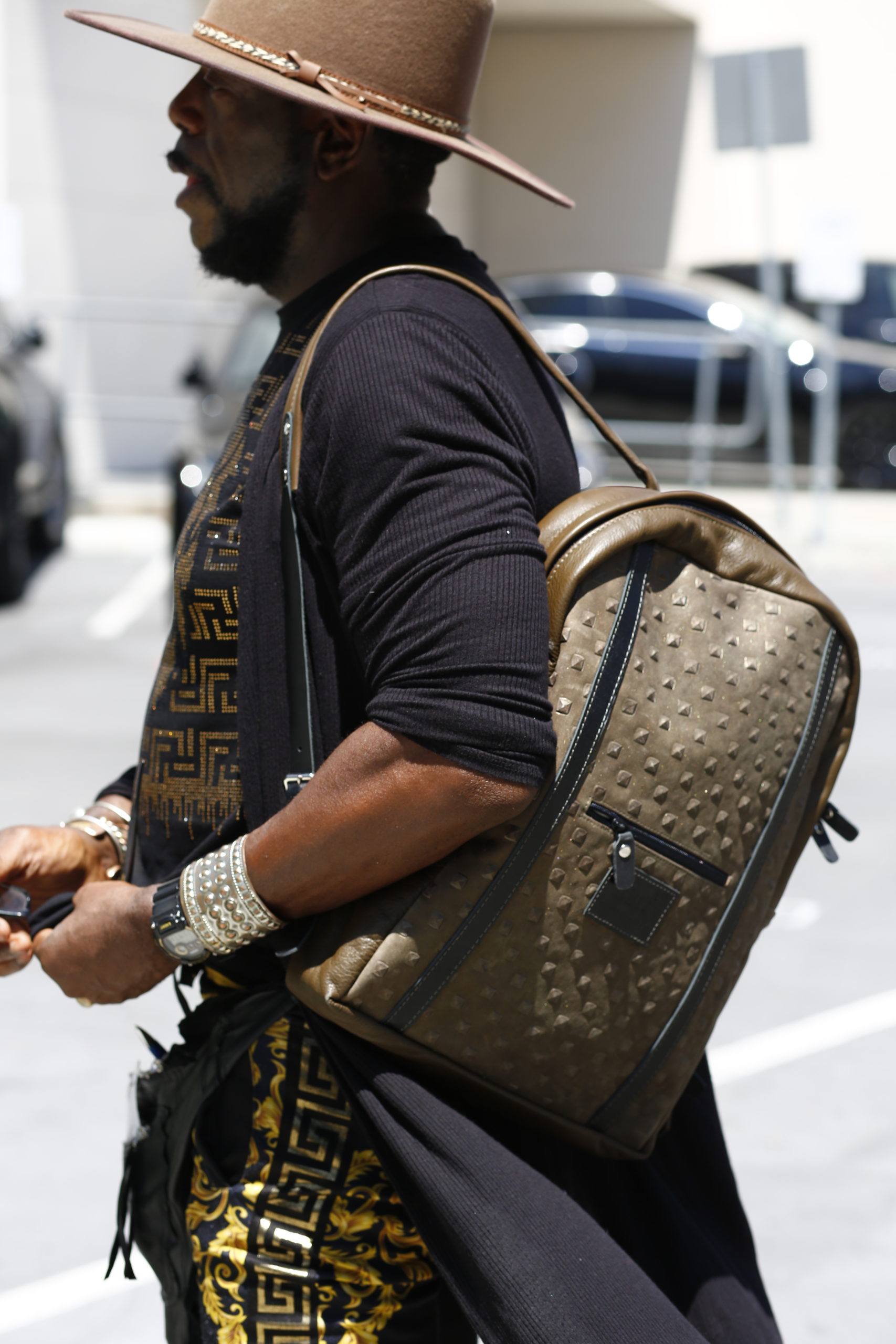 Black pyramid outlet backpack red